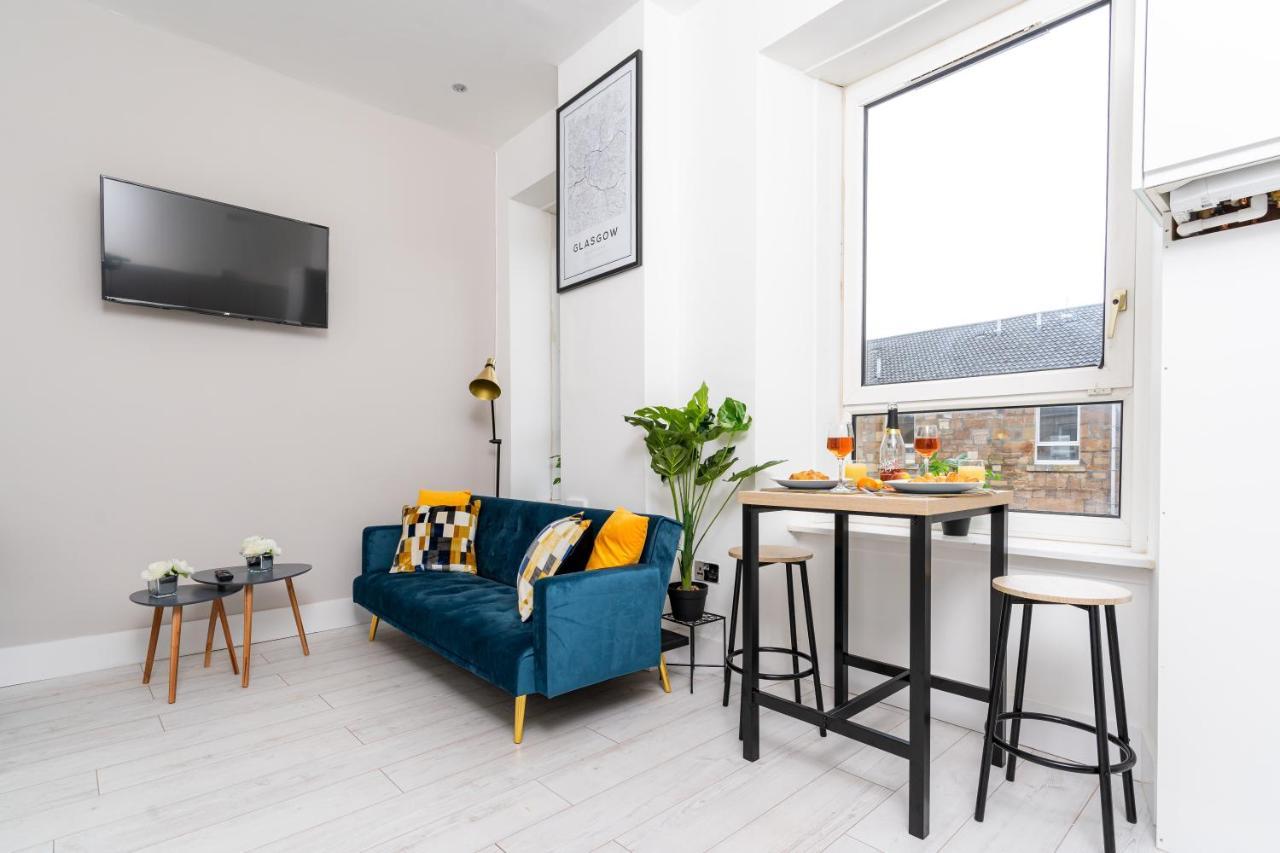 Cheerful 2 Bedroom Homely Apartment, Sleeps 6 Guest Comfy, 3X Double Bed, Parking, Free Wifi, Suitable For Business, Leisure Guest,Glasgow, Glasgow West End, Near City Centre Kültér fotó