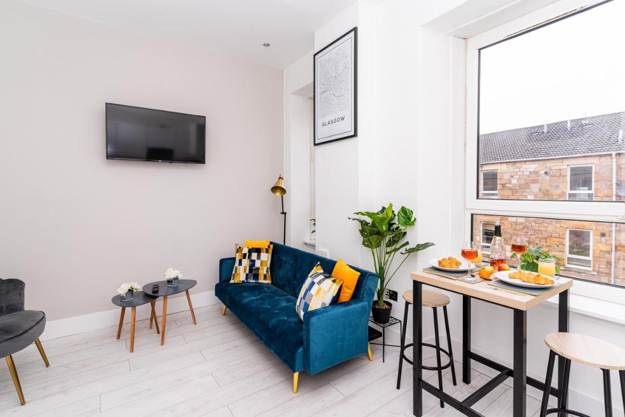 Cheerful 2 Bedroom Homely Apartment, Sleeps 4 Guest Comfy, 1X Double Bed, 2X Single Beds, Parking, Free Wifi, Suitable For Business, Leisure Guest,Glasgow, Glasgow West End, Near City Centre Kültér fotó