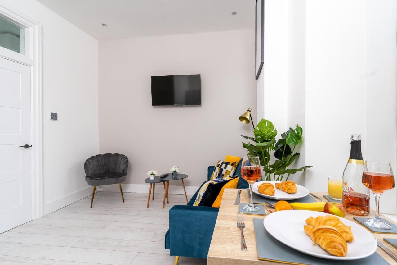Cheerful 2 Bedroom Homely Apartment, Sleeps 6 Guest Comfy, 3X Double Bed, Parking, Free Wifi, Suitable For Business, Leisure Guest,Glasgow, Glasgow West End, Near City Centre Kültér fotó