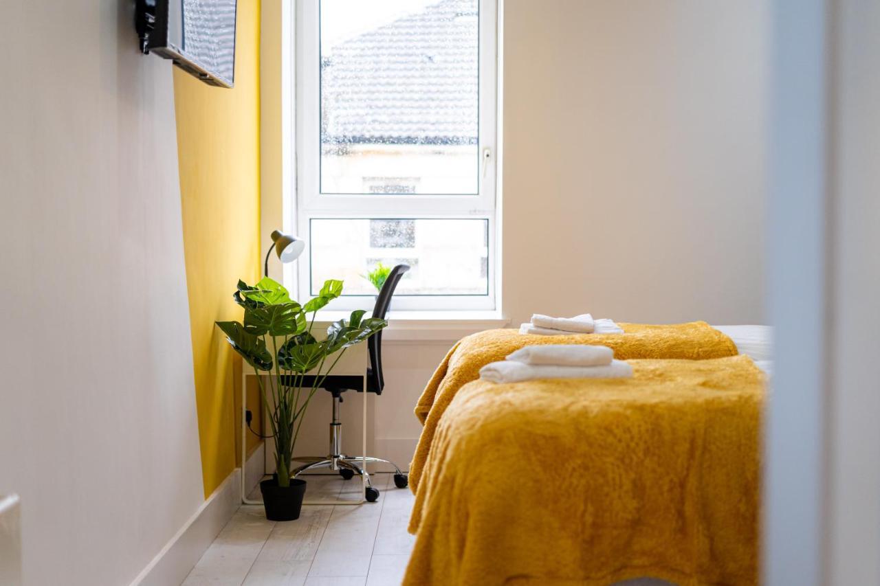 Cheerful 2 Bedroom Homely Apartment, Sleeps 6 Guest Comfy, 3X Double Bed, Parking, Free Wifi, Suitable For Business, Leisure Guest,Glasgow, Glasgow West End, Near City Centre Kültér fotó